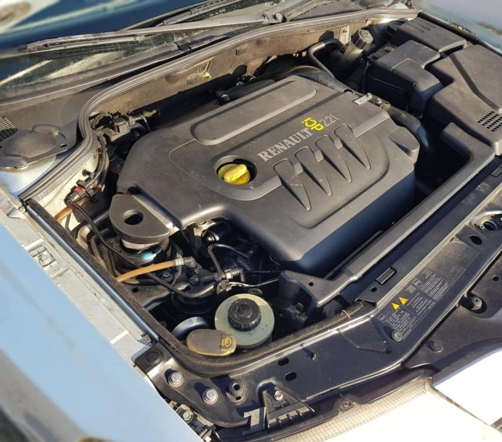 Voiture d'occasion Vienne Thurageau - 86110 - Photos Vivastreet Laguna2 2.2l DCI 150CV BA