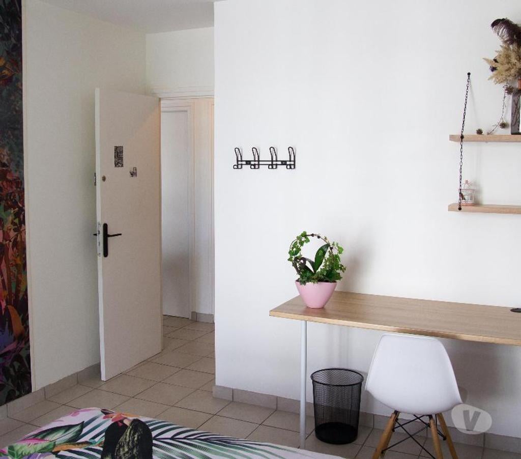 Colocations Morbihan Lorient - 56100 - Photos Vivastreet Chambre colocation Lorient meublée WIFI TV Cave