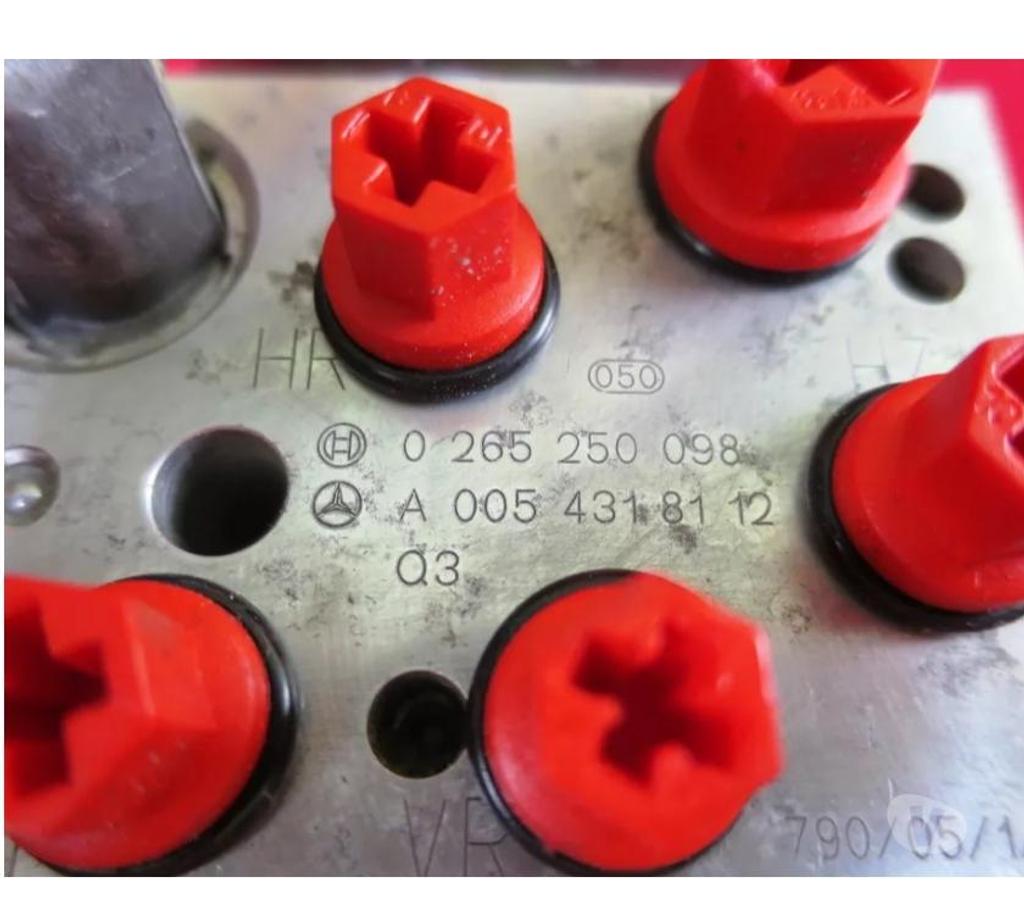 Pièces et services auto Bas-Rhin Ville - 67220 - Photos Vivastreet Mercedes pompe SBC A0054318112 0265960029 pour Classe E W211