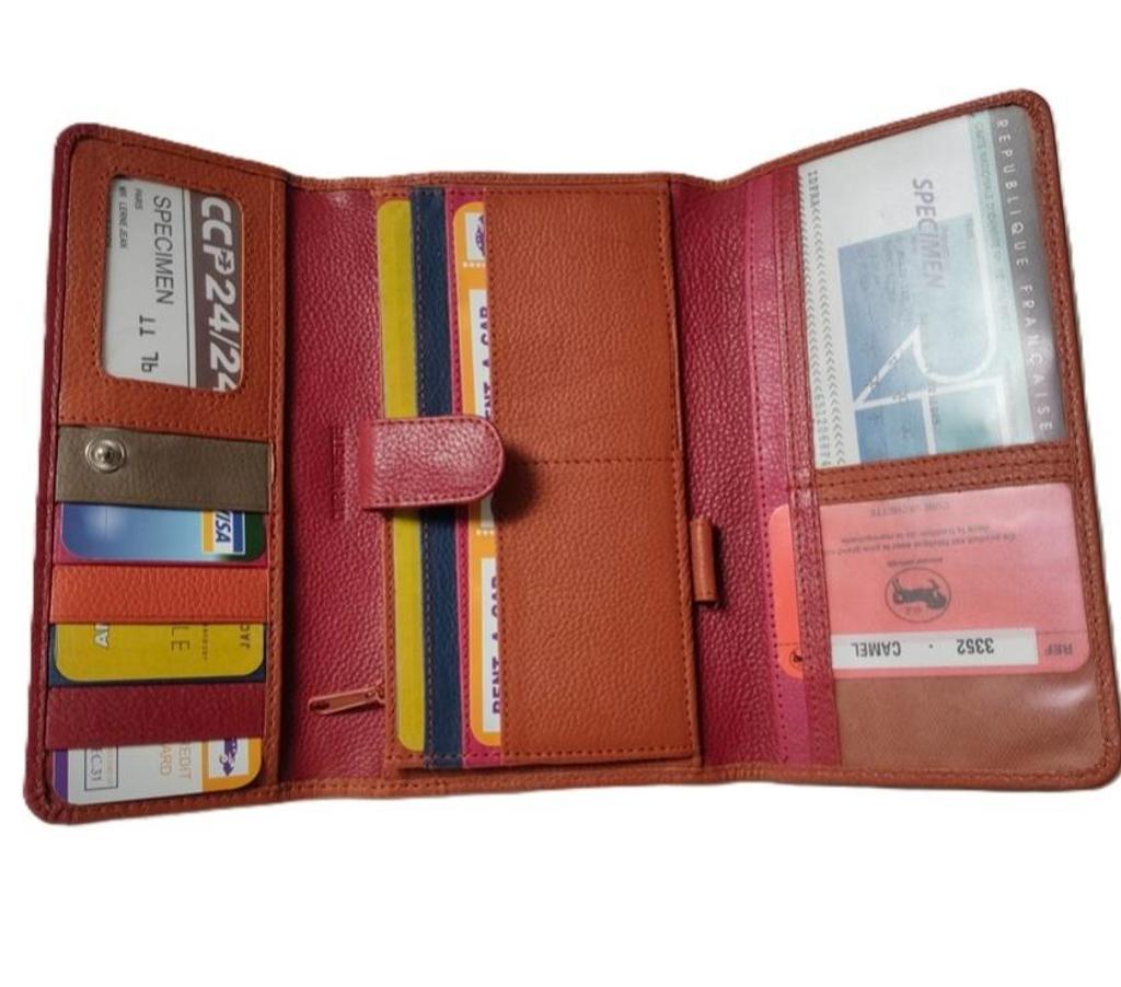 Accessoires - Bagagerie Oise Beauvais - 60000 - Photos Vivastreet Portefeuille cuir femme type compagnon tout-en-un Camel
