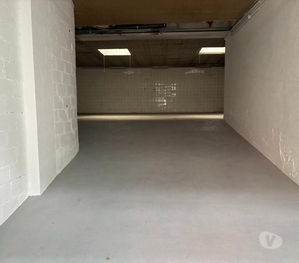 Parkings - Garages Allier Vichy - 03200 - Photos Vivastreet Local stationnement etou stockage - VICHY