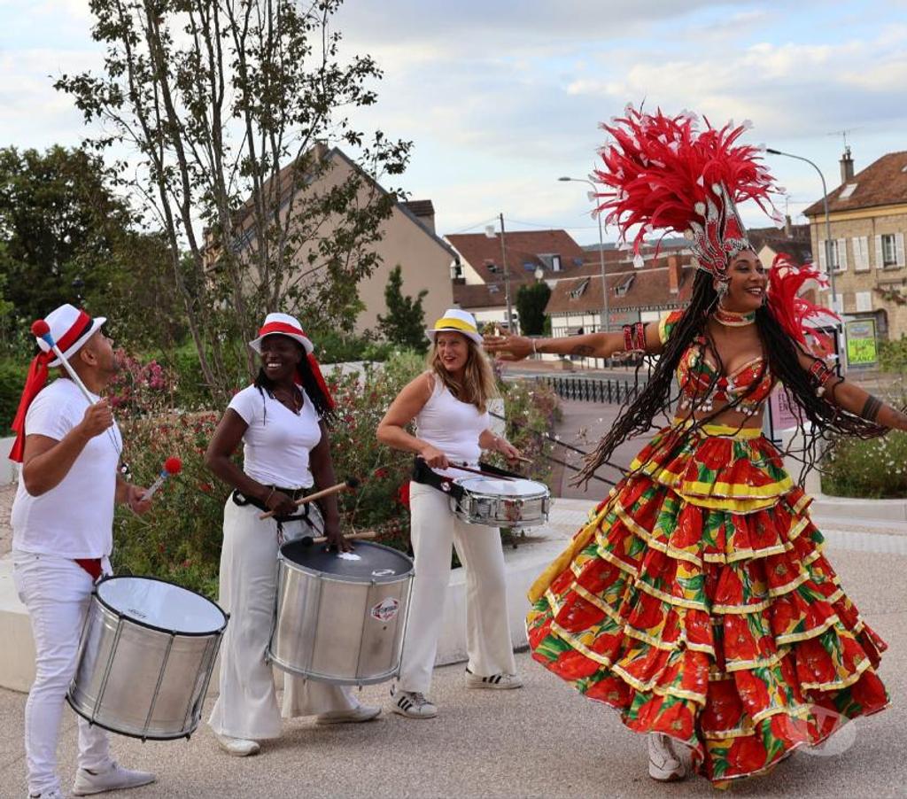 Autre Paris Paris 20ème ardt - 75020 - Photos Vivastreet PARADE BRESILIENNE TAMBOURS DANSE WIM BATUCADA