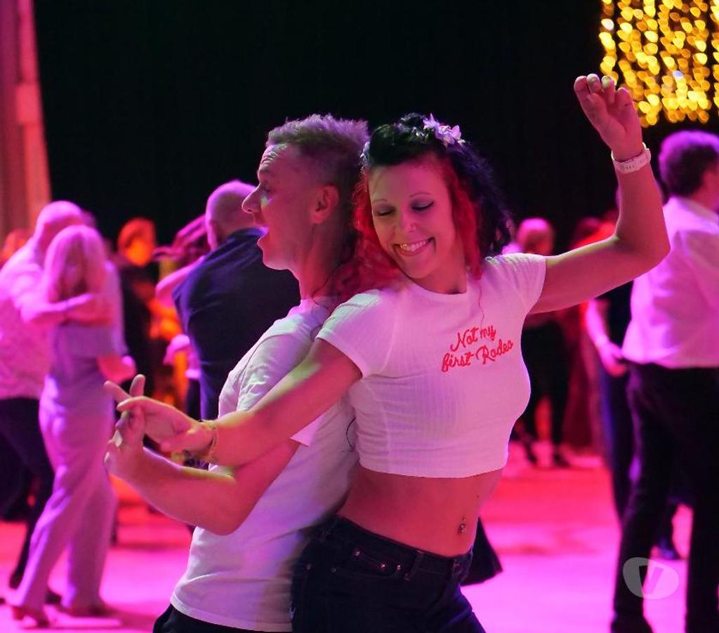 Musique - Théâtre - Danse Hérault Saussan - 34570 - Photos Vivastreet Danser en couple sur tous les styles de musiques