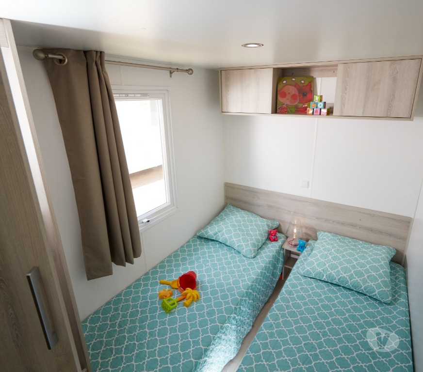 location saisonniere Hérault Agde - 34300 - Photos Vivastreet SUPERBE MOBIL HOME 6 PERS 3 CH 2 WX 2 SDB CLIM