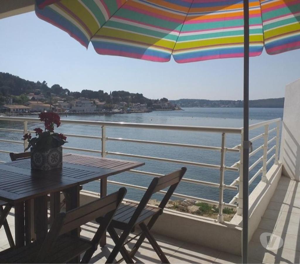 location saisonniere Bouches-du-Rhône St Mitre les Remparts - 13920 - Photos Vivastreet HAUT DE VILLA L.ES PIEDS DANS L 'EAU