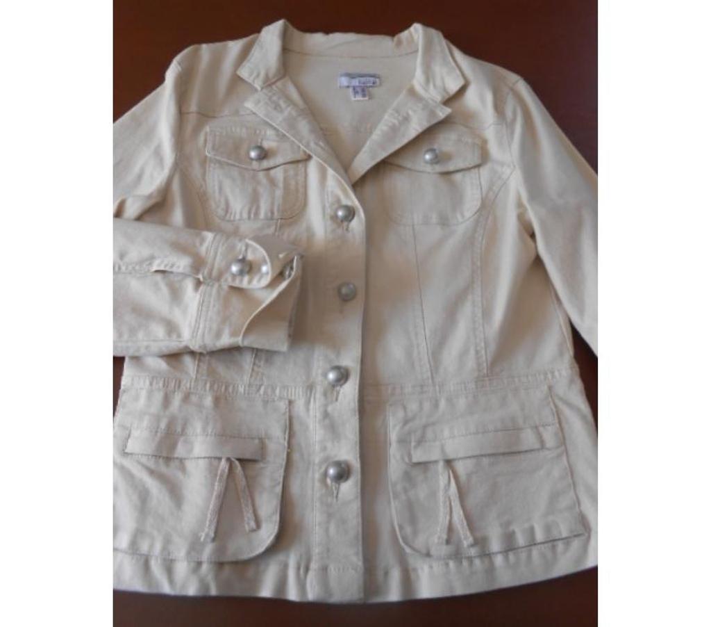 Vêtements occasion Pyrénées-Orientales Perpignan - Photos Vivastreet Veste saharienne creme - annie66