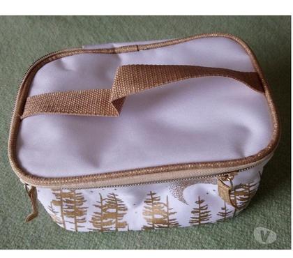 Accessoires - Bagagerie La Courneuve Seine-Saint-Denis - Photos Vivastreet Trousse de voyage LBVYR