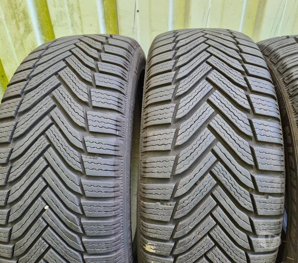 Pièces et services auto Loire St Etienne - Photos Vivastreet 4 pneus neige 225 45 17 94V Michelin