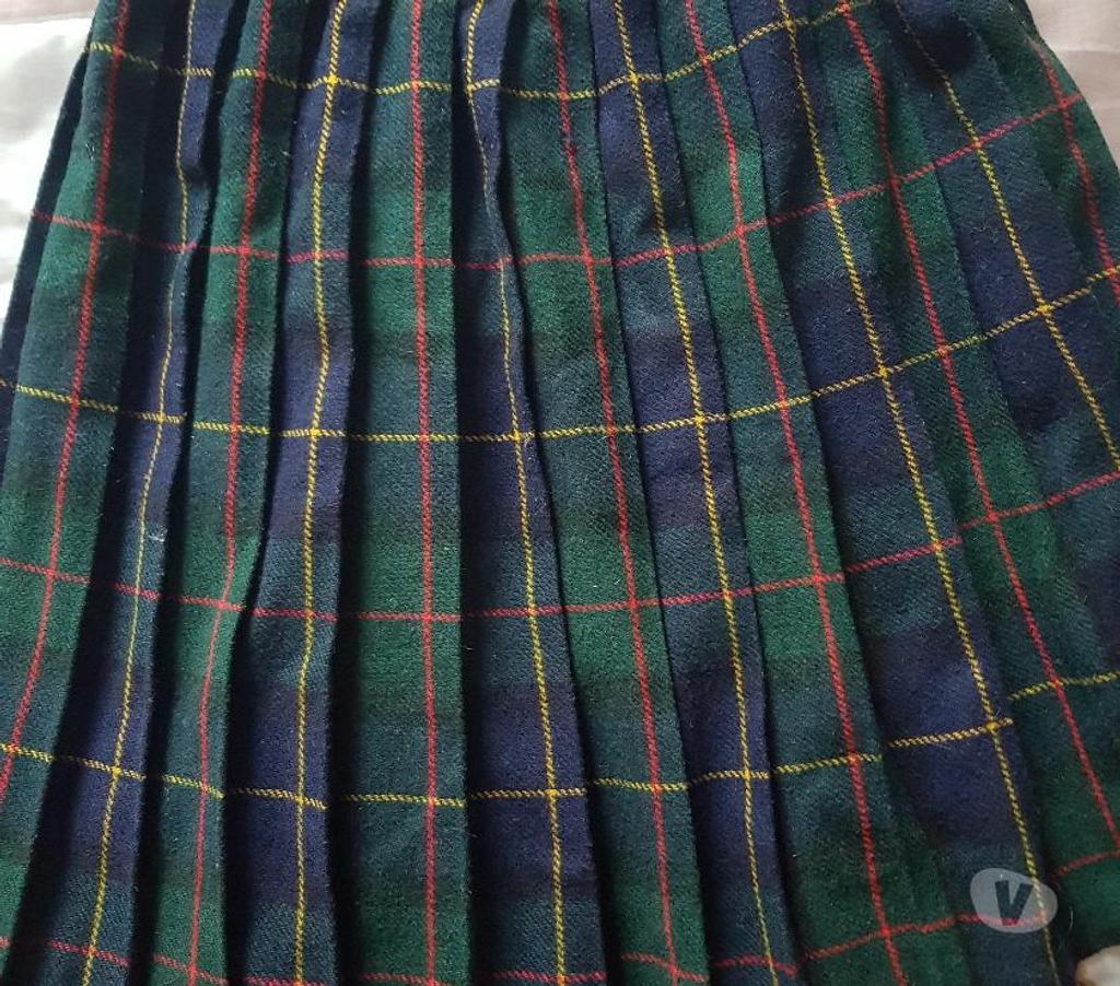 Vêtements occasion Essonne Juvisy sur Orge - 91260 - Photos Vivastreet veste en laine et jupe plissée fille