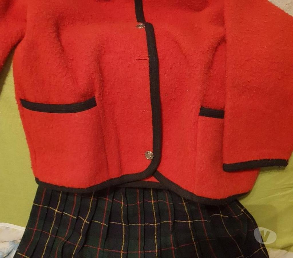 Vêtements occasion Essonne Juvisy sur Orge - 91260 - Photos Vivastreet veste en laine et jupe plissée fille