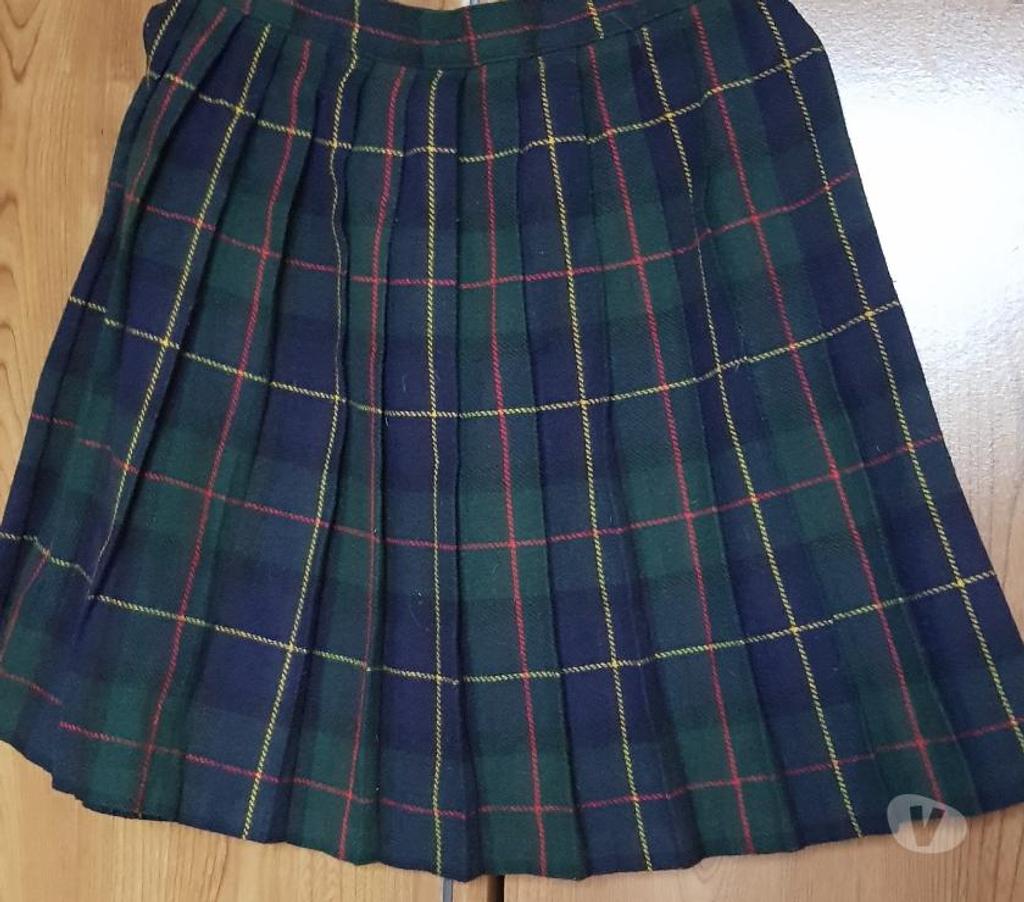 Vêtements occasion Essonne Juvisy sur Orge - 91260 - Photos Vivastreet veste en laine et jupe plissée fille