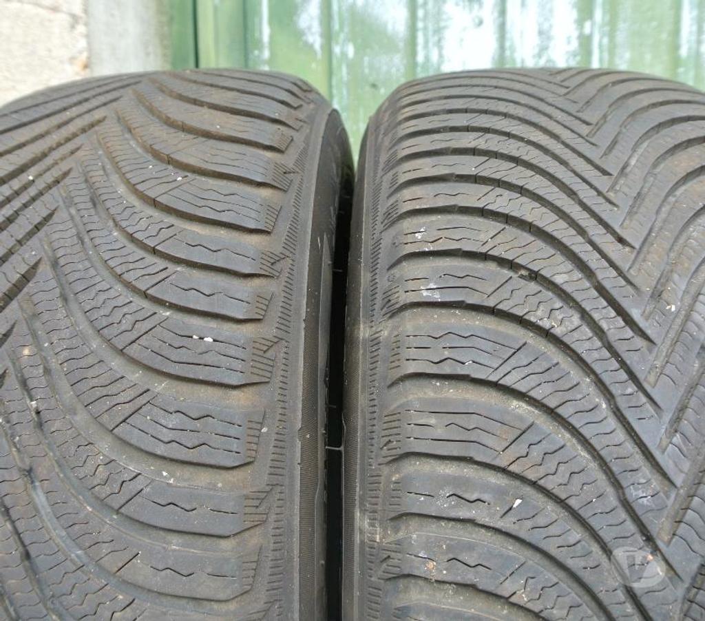 Pièces et services auto Loire St Etienne - Photos Vivastreet 4 roues neige Opel Zafira Tourer en 215 60 16 99H TBE