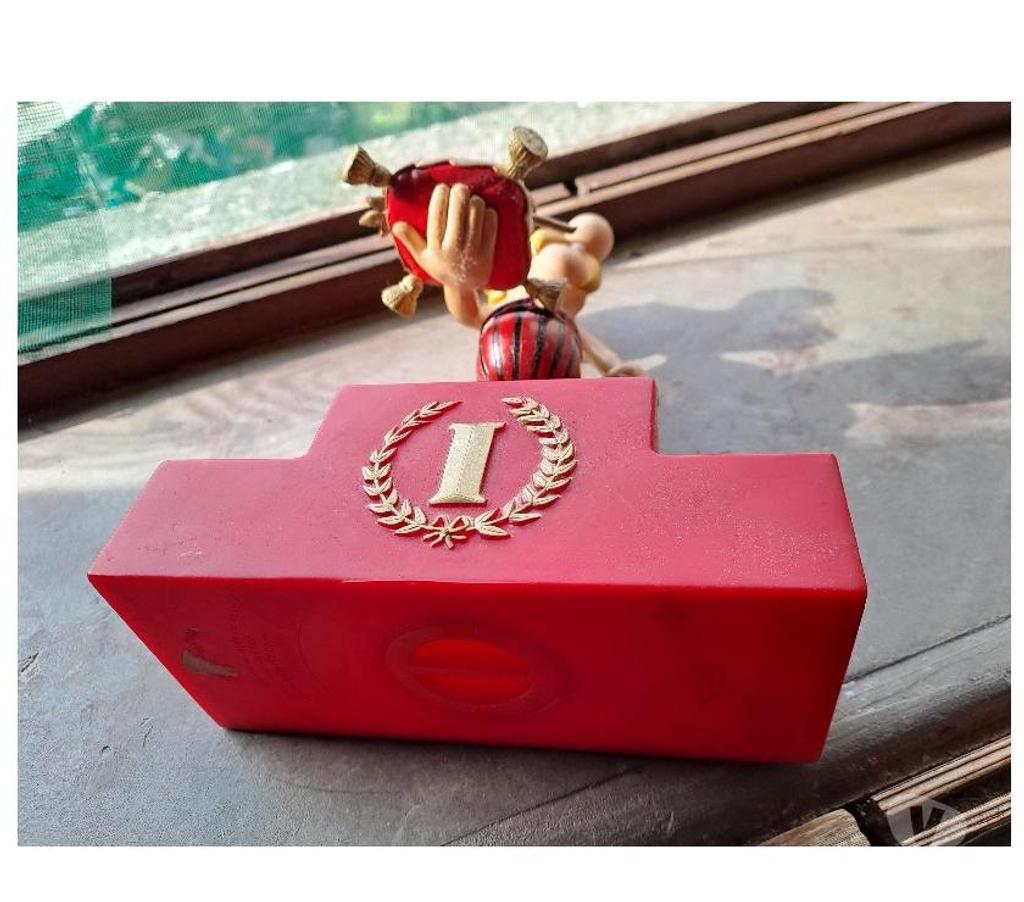 Jeux - Jouets Seine-et-Marne Montceaux les Provins - 77151 - Photos Vivastreet tirelire astérix