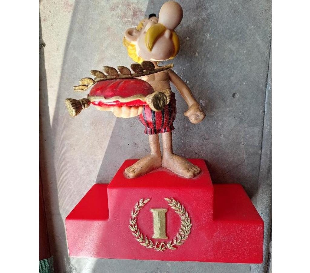 Jeux - Jouets Seine-et-Marne Montceaux les Provins - 77151 - Photos Vivastreet tirelire astérix