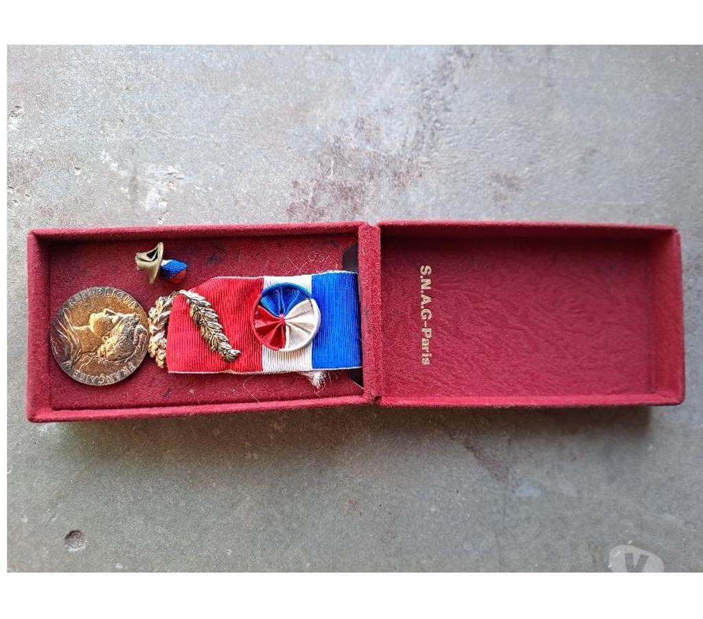 Collection Seine-et-Marne Montceaux les Provins - 77151 - Photos Vivastreet médaille du travail
