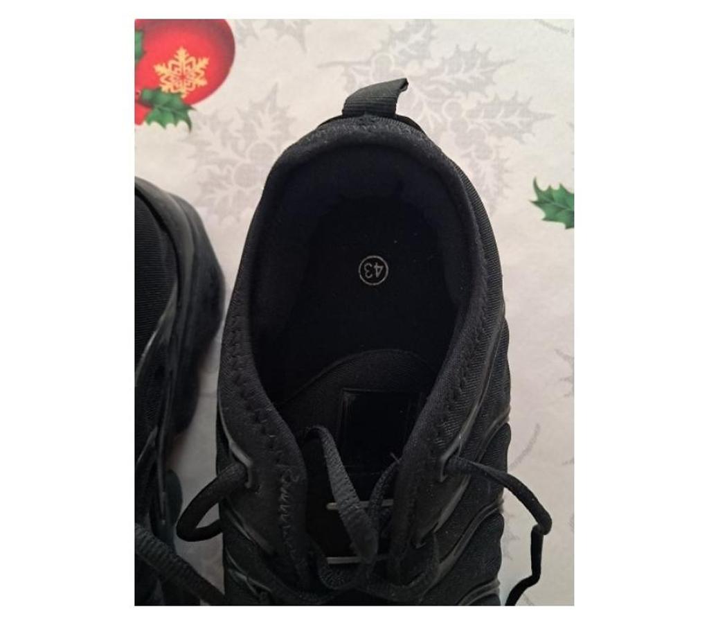 Chaussures Moselle Hauconcourt - 57280 - Photos Vivastreet Baskettes noires chaussures sport courses mode homme T 43 ne