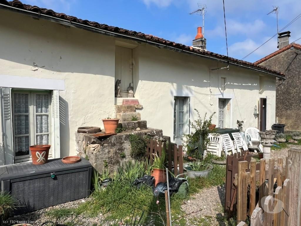 Vente Maison Charente Ruffec - 16700 - Photos Vivastreet Jolie Petite Maison de Plain-Pied au Centre-Ville de Ruffec
