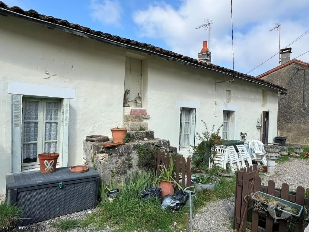 Vente Maison Charente Ruffec - 16700 - Photos Vivastreet Jolie Petite Maison de Plain-Pied au Centre-Ville de Ruffec