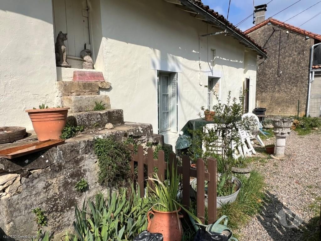 Vente Maison Charente Ruffec - 16700 - Photos Vivastreet Jolie Petite Maison de Plain-Pied au Centre-Ville de Ruffec