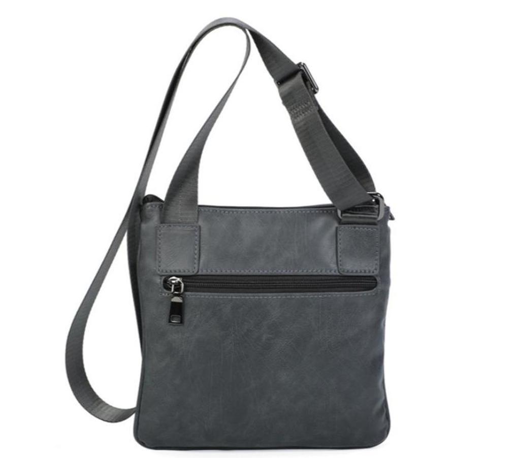 Accessoires - Bagagerie Oise Beauvais - 60000 - Photos Vivastreet BLUE SMITH Pochette plate sacoche mixte gris