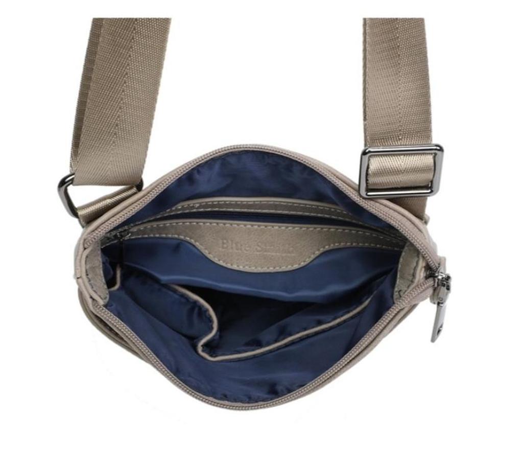 Accessoires - Bagagerie Oise Beauvais - 60000 - Photos Vivastreet BLUE SMITH Pochette plate sacoche mixte taupe