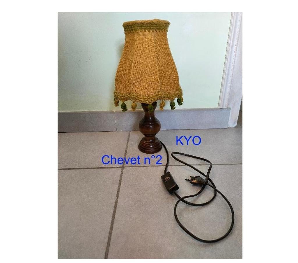 Décoration - art Jura Foncine le Haut - 39460 - Photos Vivastreet Lampe chevet conique bois à poser, abat-jour marron tissu