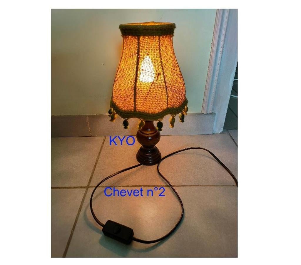 Décoration - art Jura Foncine le Haut - 39460 - Photos Vivastreet Lampe chevet conique bois à poser, abat-jour marron tissu