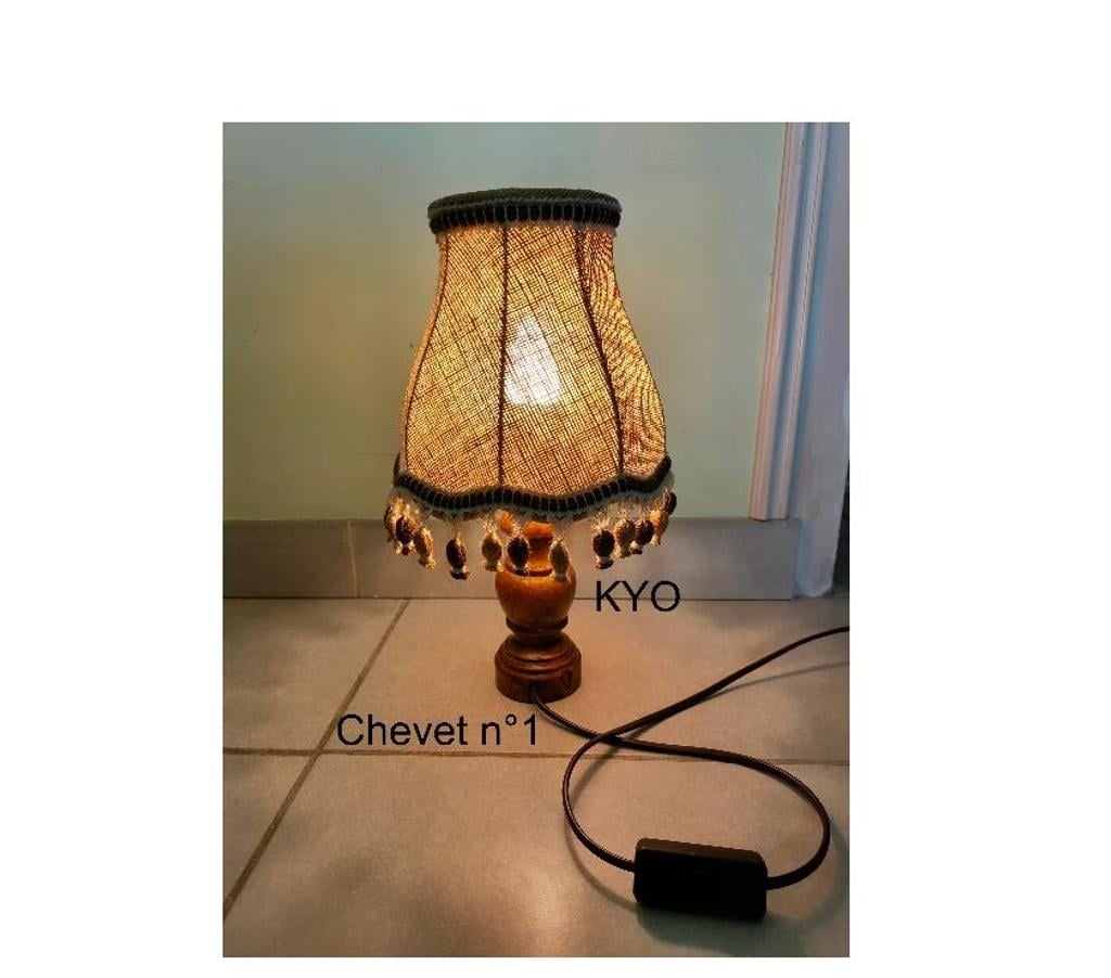 Décoration - art Jura Foncine le Haut - 39460 - Photos Vivastreet Lampe chevet conique bois à poser, abat-jour marron tissu