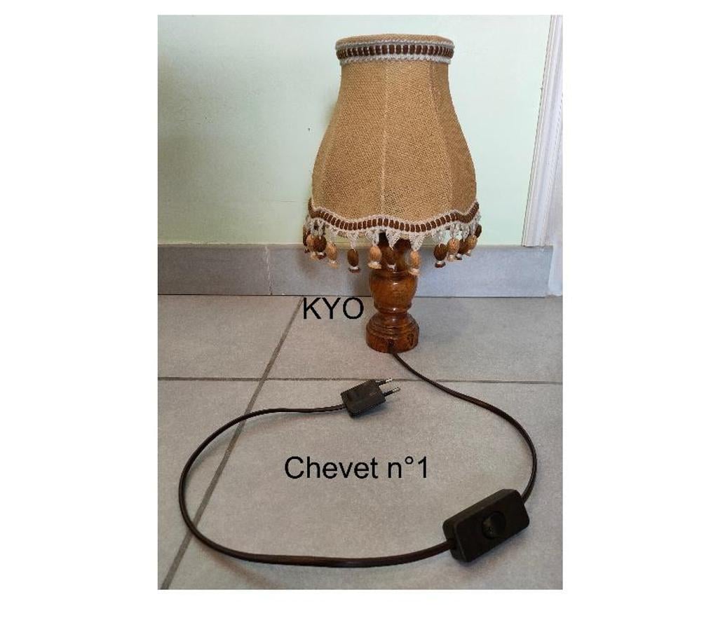 Décoration - art Jura Foncine le Haut - 39460 - Photos Vivastreet Lampe chevet conique bois à poser, abat-jour marron tissu