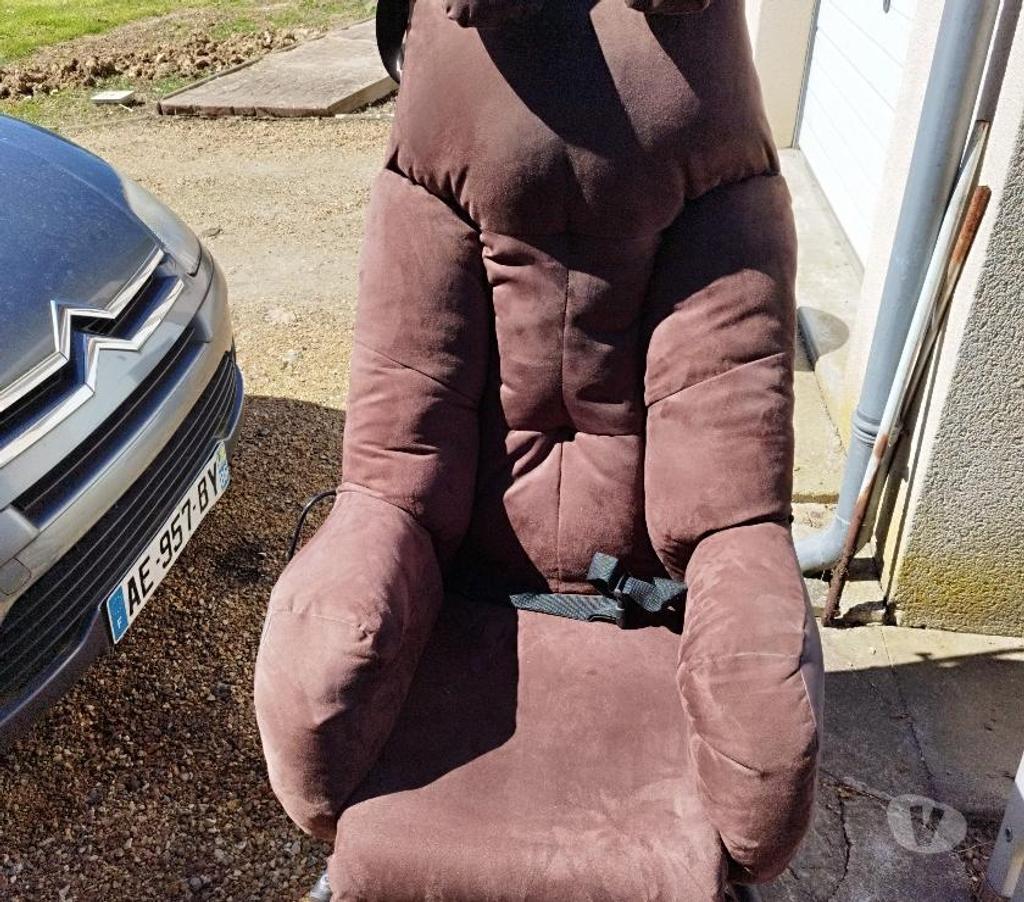 Ameublement & art de la table Indre-et-Loire Veigne - 37250 - Photos Vivastreet A vendre fauteuil neuf