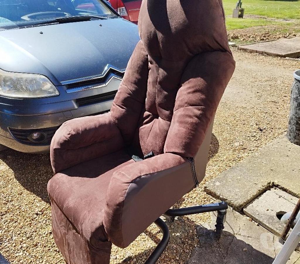 Ameublement & art de la table Indre-et-Loire Veigne - 37250 - Photos Vivastreet A vendre fauteuil neuf