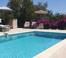 T2 EN BAS DE VILLA AVEC PISCINE