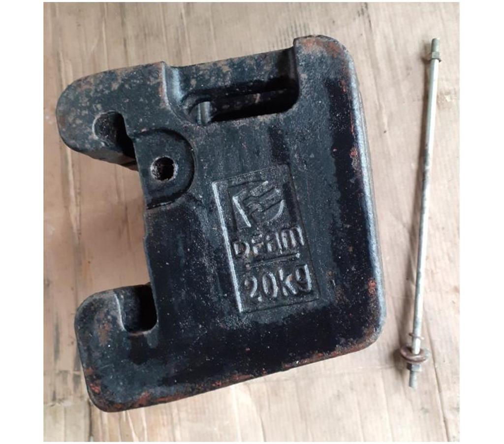 Tracteur occasion Nord Wattrelos - 59150 - Photos Vivastreet Tracteur avec chargeur frontal et accessoires