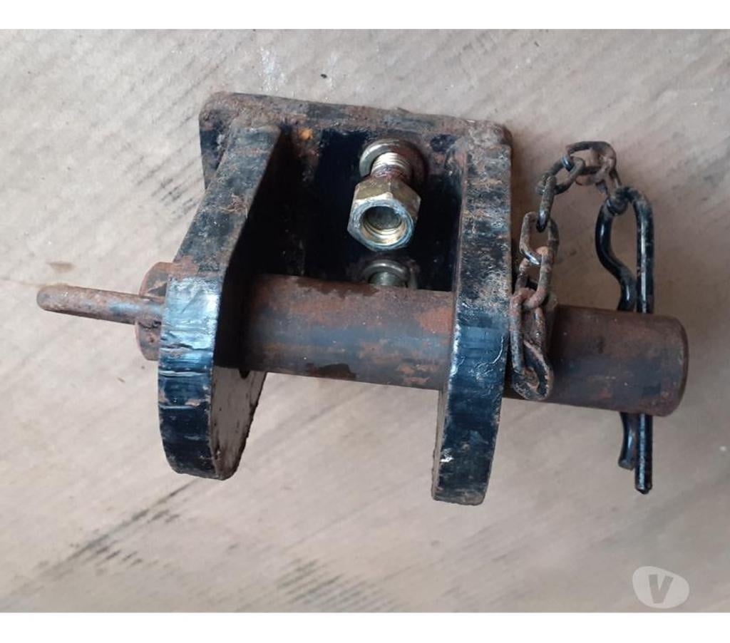 Tracteur occasion Nord Wattrelos - 59150 - Photos Vivastreet Tracteur avec chargeur frontal et accessoires