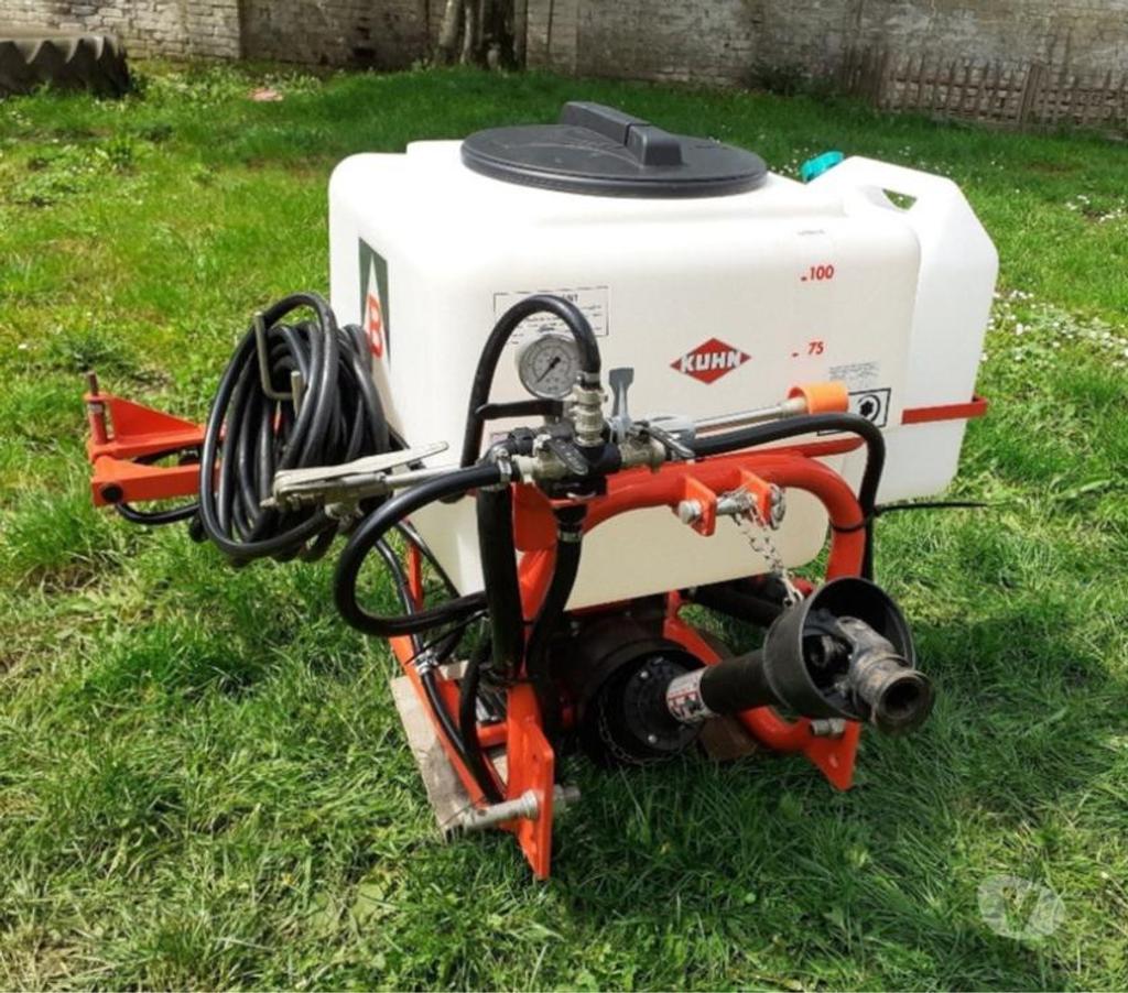 Tracteur occasion Nord Wattrelos - 59150 - Photos Vivastreet Tracteur avec chargeur frontal et accessoires