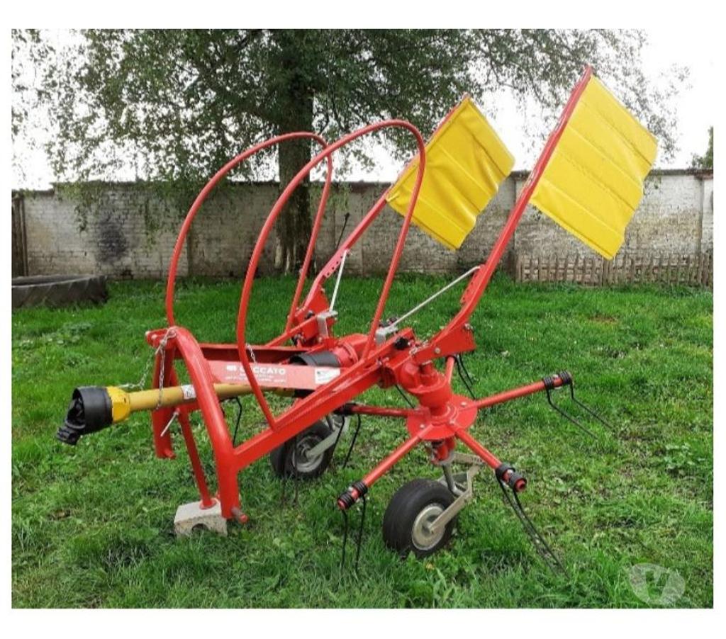 Tracteur occasion Nord Wattrelos - 59150 - Photos Vivastreet Tracteur avec chargeur frontal et accessoires