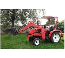 Tracteur avec chargeur frontal et accessoires