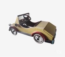 Véhicule en bois à pédales pour enfants