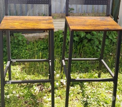 Ameublement - art de la table Bray sur Seine Bray sur Seine - Photos Vivastreet A vendre Mange debout avec deux chaises