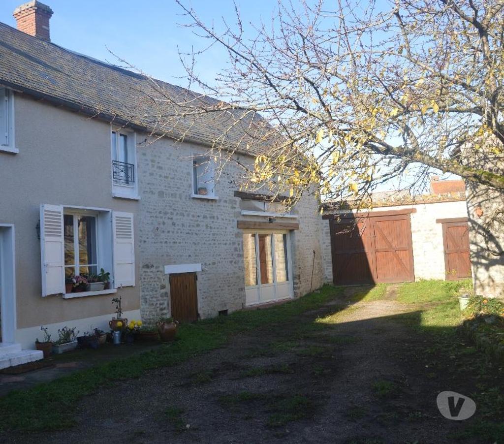 Vente Maison Loiret Thignonville - 45300 - Photos Vivastreet Maison de 9 pièces en pierres, poutres apparentes et jardin