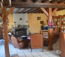 Maison de 9 pièces en pierres, poutres apparentes et jardin