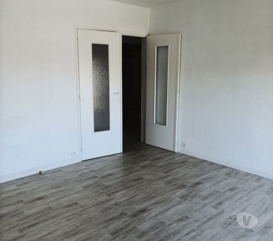 Location appartement Marne Reims - Photos Vivastreet Appartement T4 de 82 m² situé dans une résidence calme