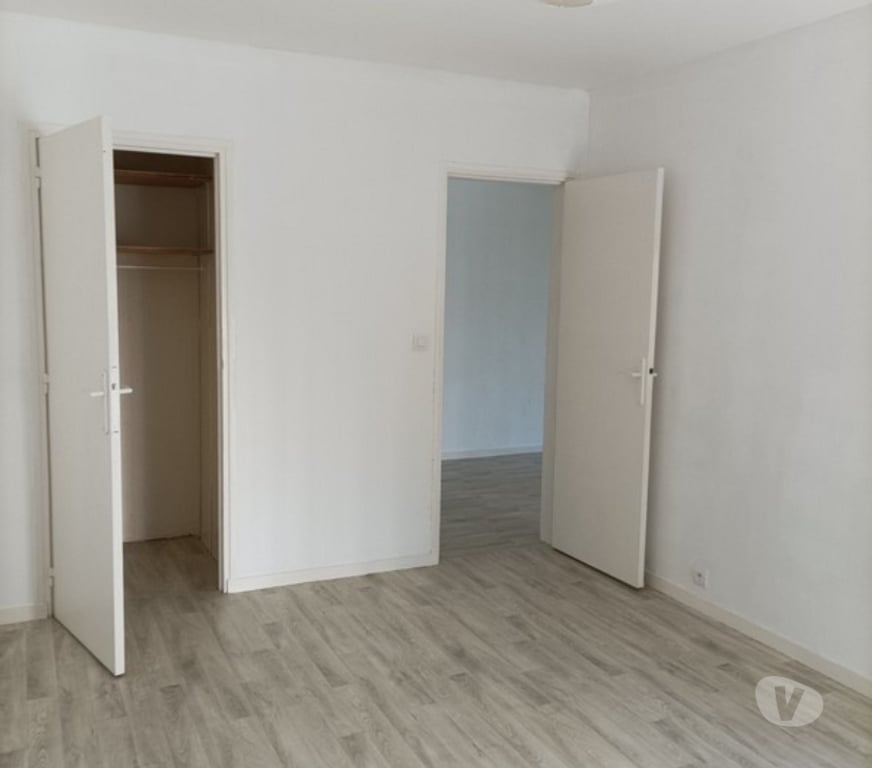 Location appartement Marne Reims - Photos Vivastreet Appartement T4 de 82 m² situé dans une résidence calme
