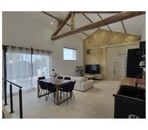 Maison en pierre de 136m² et dépendance de 59m²