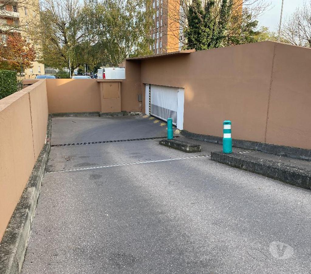 Parkings - Garages Rhône Villeurbanne - 69100 - Photos Vivastreet Loue garage fermé Villeurbanne L . Bonnevay