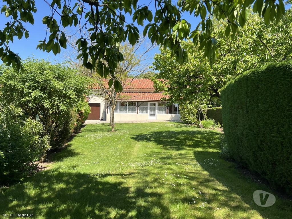 Vente Maison Deux-Sèvres Chef Boutonne - 79110 - Photos Vivastreet Maison De Campagne Située Au Calme A Vendre. 2 Chambres Et...
