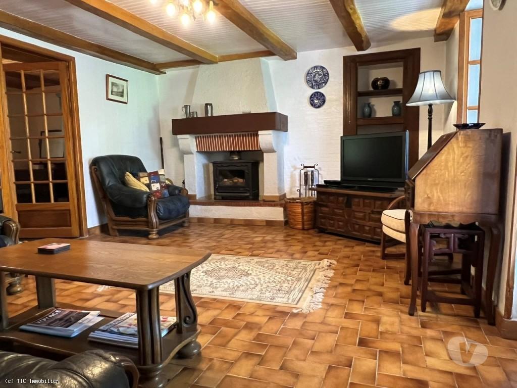 Vente Maison Deux-Sèvres Chef Boutonne - 79110 - Photos Vivastreet Maison De Campagne Située Au Calme A Vendre. 2 Chambres Et...