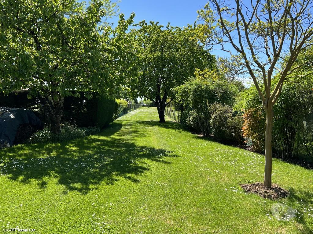 Vente Maison Deux-Sèvres Chef Boutonne - 79110 - Photos Vivastreet Maison De Campagne Située Au Calme A Vendre. 2 Chambres Et...