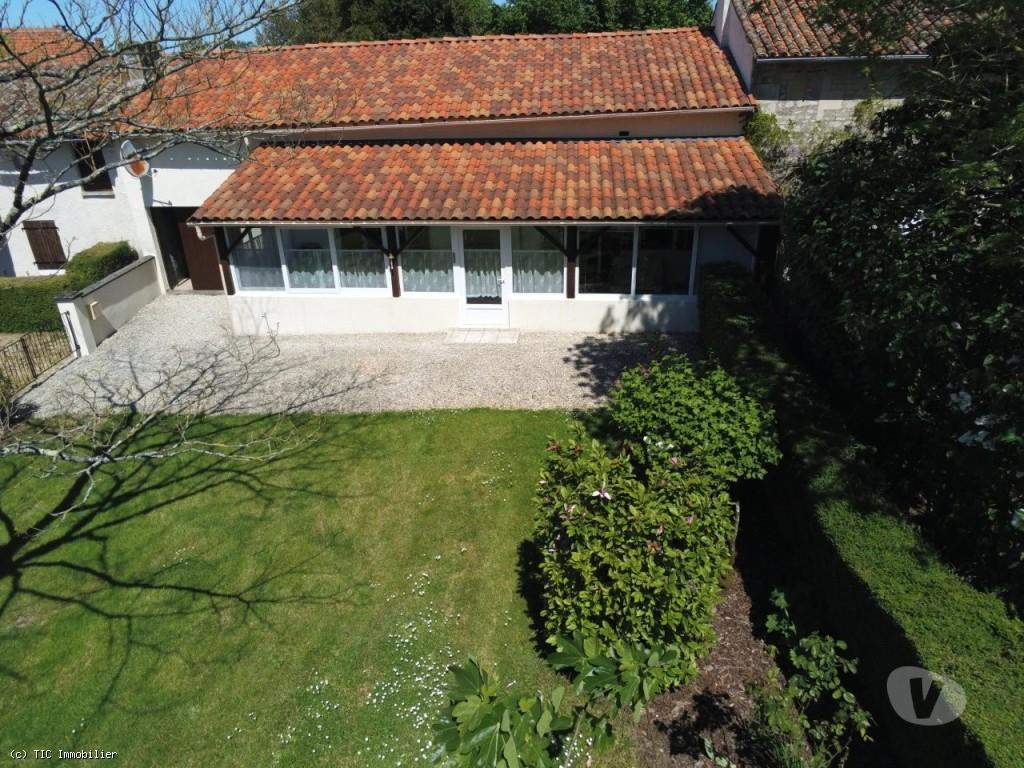 Vente Maison Deux-Sèvres Chef Boutonne - 79110 - Photos Vivastreet Maison De Campagne Située Au Calme A Vendre. 2 Chambres Et...