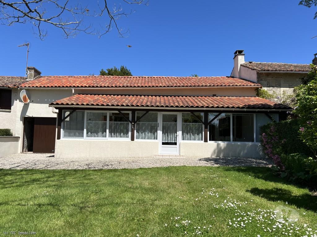 Vente Maison Deux-Sèvres Chef Boutonne - 79110 - Photos Vivastreet Maison De Campagne Située Au Calme A Vendre. 2 Chambres Et...